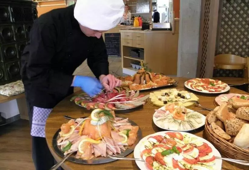 هتل 4 Jahreszeiten Mit Restaurant