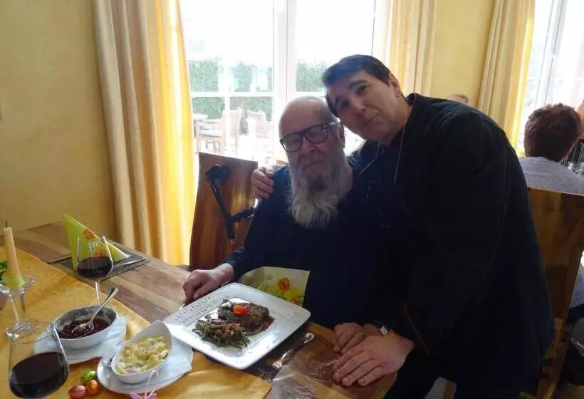 هتل 4 Jahreszeiten Mit Restaurant