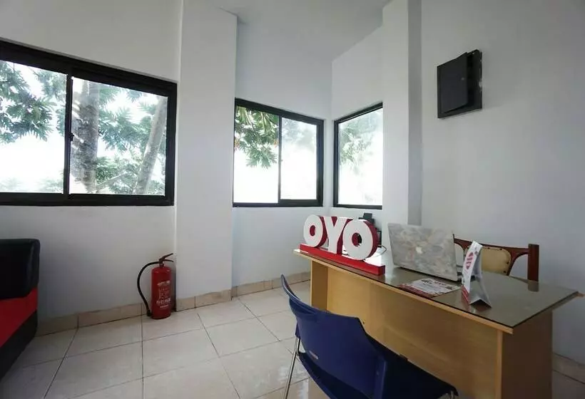 ホテル Oyo 2566 Putri Kesia Rooms