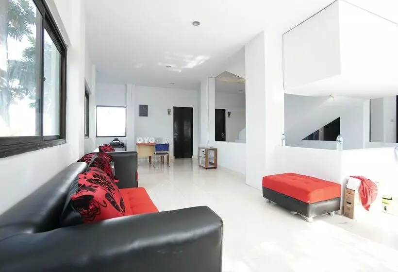 ホテル Oyo 2566 Putri Kesia Rooms