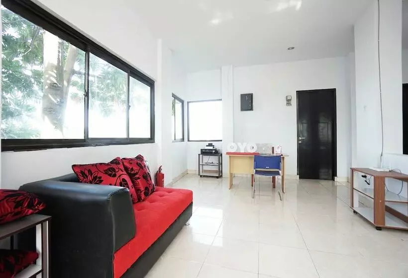 ホテル Oyo 2566 Putri Kesia Rooms