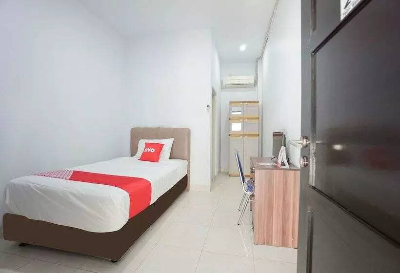 ホテル Oyo 2566 Putri Kesia Rooms