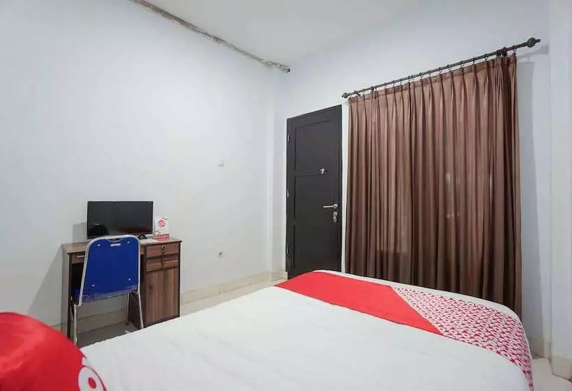 ホテル Oyo 2566 Putri Kesia Rooms