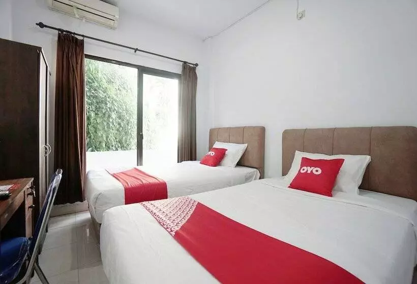 ホテル Oyo 2566 Putri Kesia Rooms