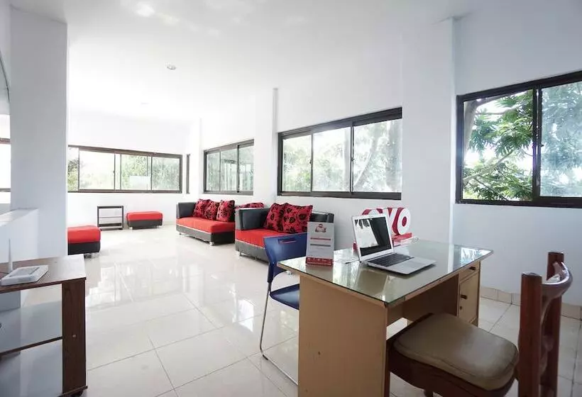 ホテル Oyo 2566 Putri Kesia Rooms