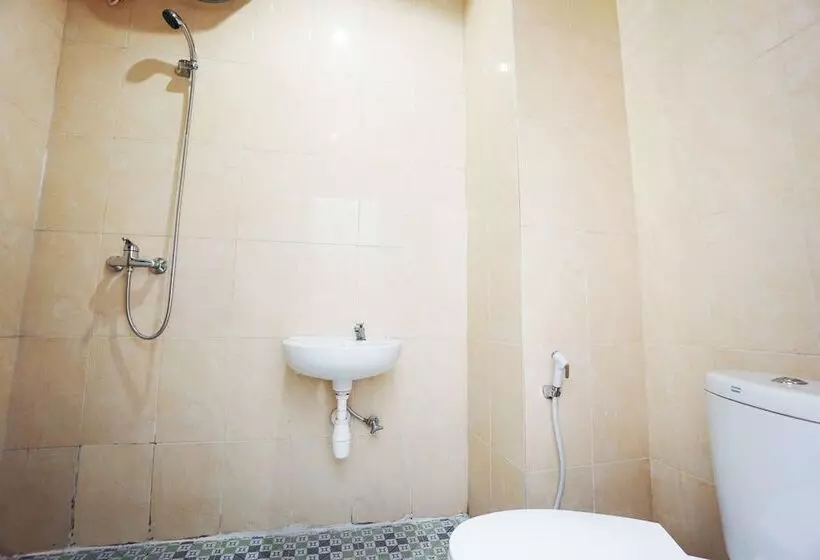 ホテル Oyo 2566 Putri Kesia Rooms