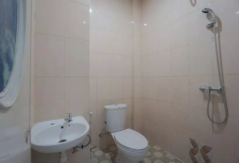 ホテル Oyo 2566 Putri Kesia Rooms