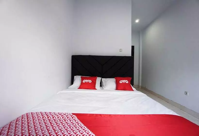 ホテル Oyo 2566 Putri Kesia Rooms