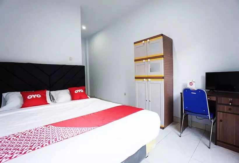 ホテル Oyo 2566 Putri Kesia Rooms