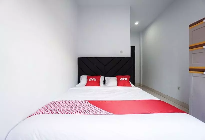 ホテル Oyo 2566 Putri Kesia Rooms