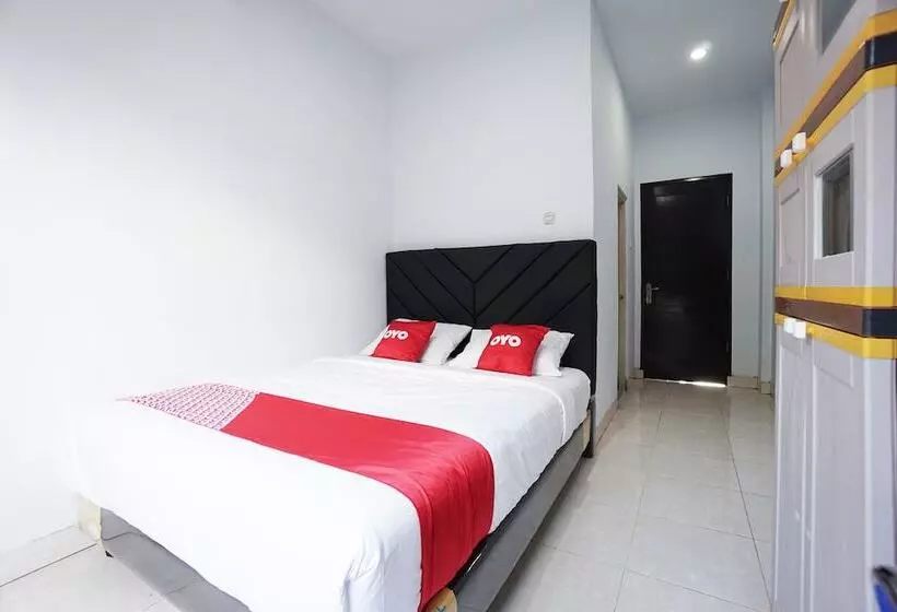 ホテル Oyo 2566 Putri Kesia Rooms