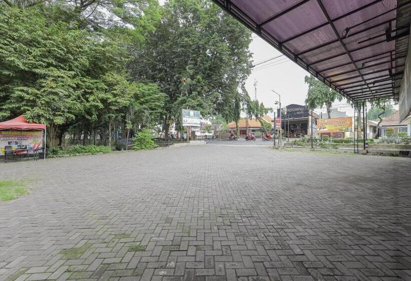 ホテル Reddoorz Syariah At Mojosari