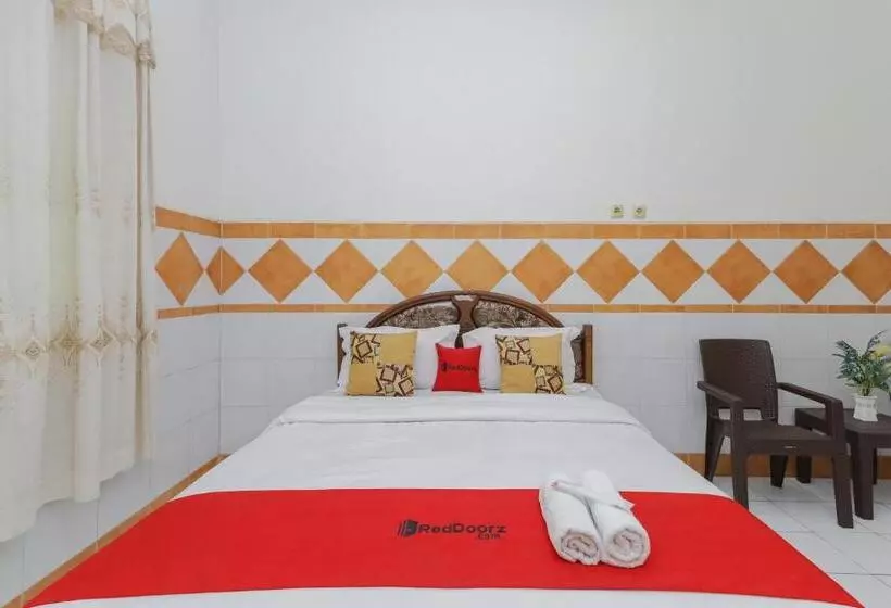 هتل Reddoorz Syariah At Mojosari