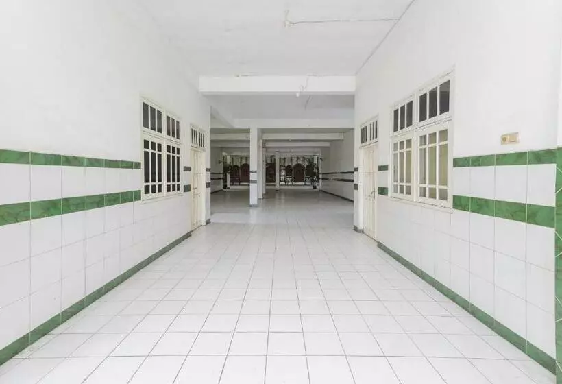 هتل Reddoorz Syariah At Mojosari