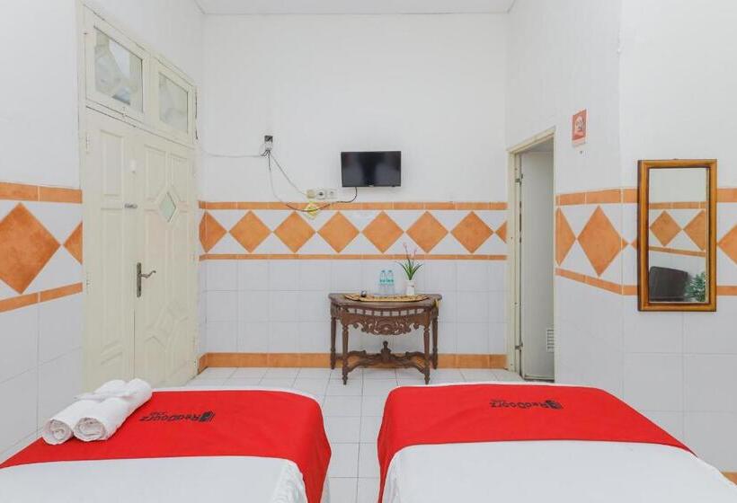 ホテル Reddoorz Syariah At Mojosari