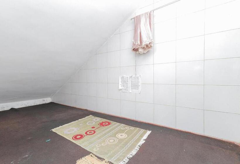 ホテル Reddoorz Syariah At Mojosari