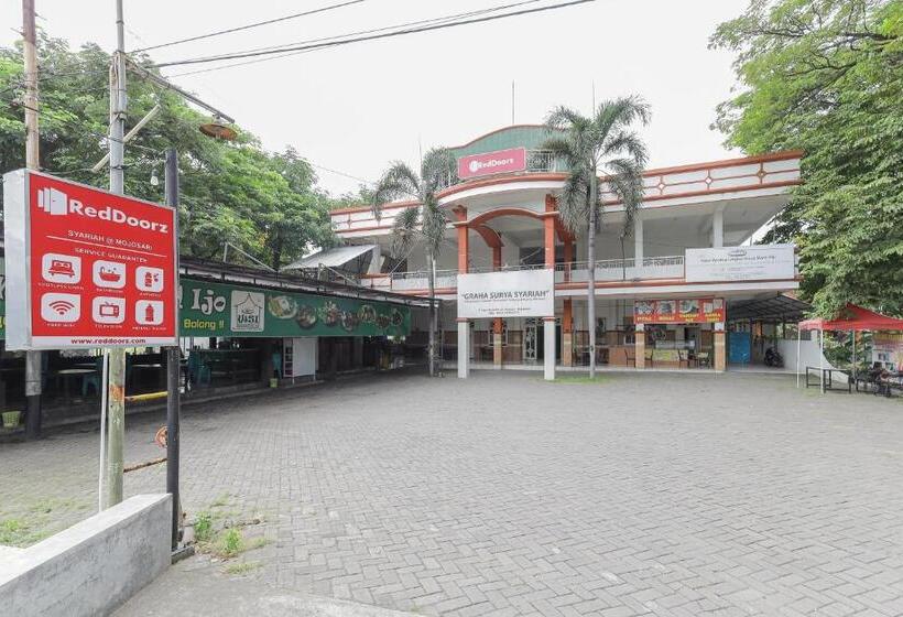 ホテル Reddoorz Syariah At Mojosari