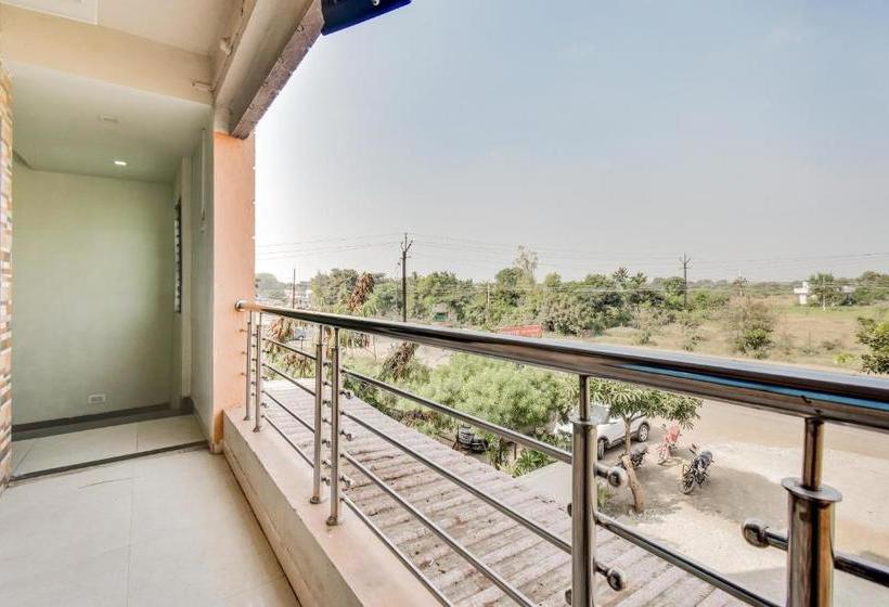 בית מלון כפרי Oyo 66018  Vijayraj Lodging And Boarding