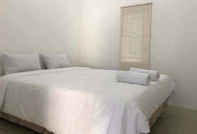 فندق Oyo 2551 Dewi Residence 2