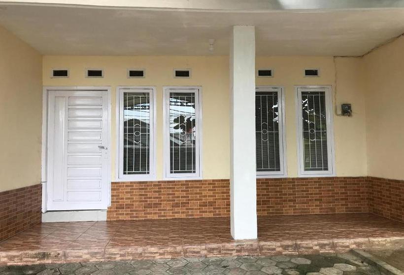 فندق Oyo 2551 Dewi Residence 2