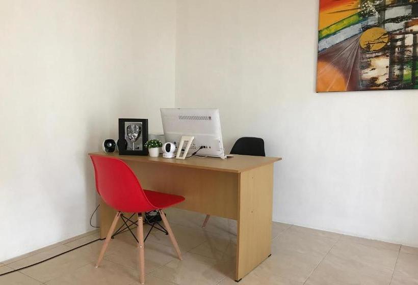 فندق Oyo 2551 Dewi Residence 2