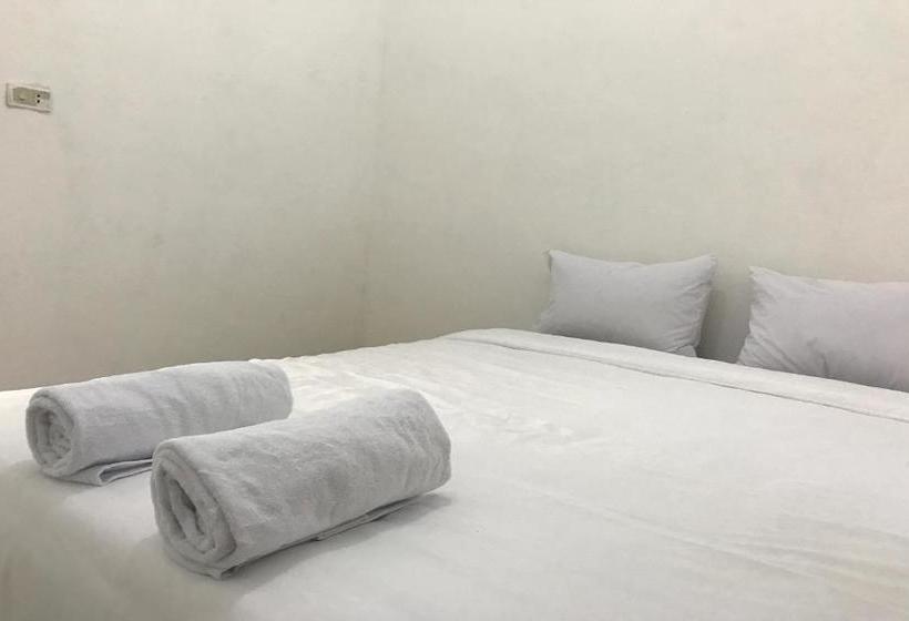 فندق Oyo 2551 Dewi Residence 2