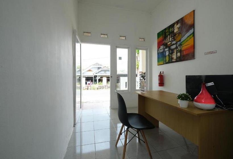 فندق Oyo 2551 Dewi Residence 2