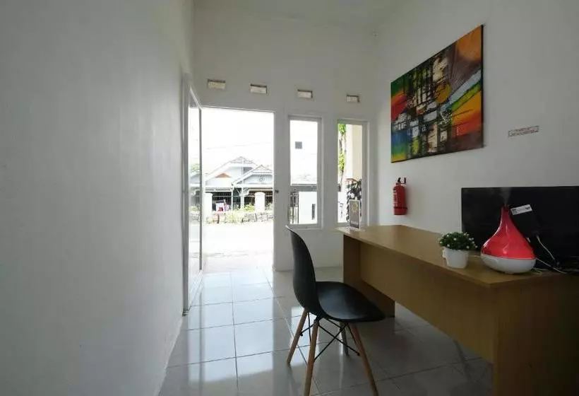 ホテル Oyo 2551 Dewi Residence 2