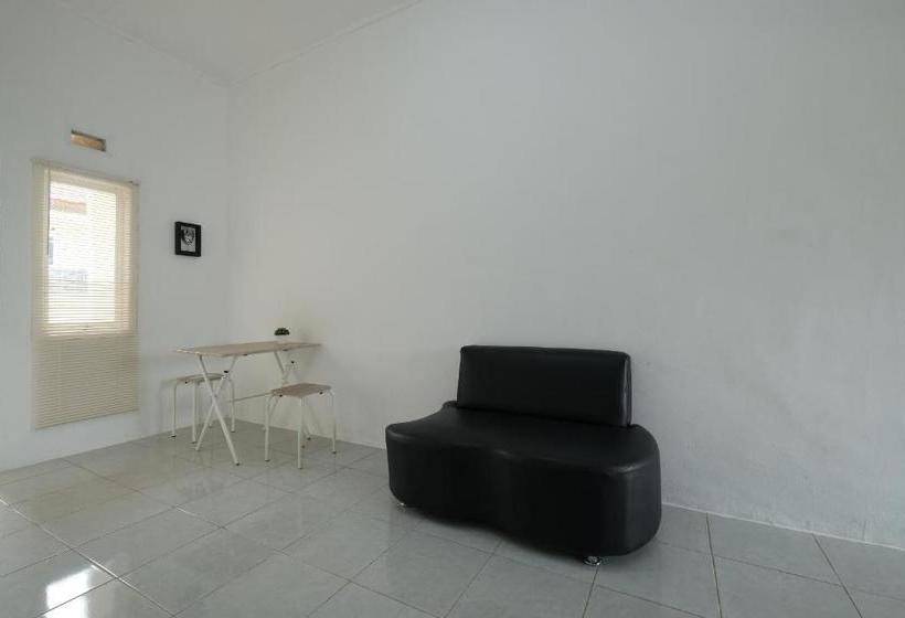 فندق Oyo 2551 Dewi Residence 2