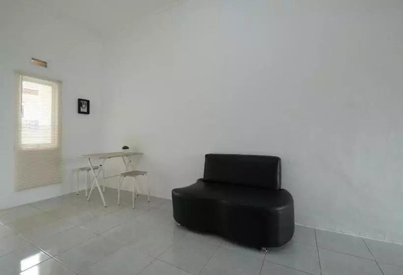 ホテル Oyo 2551 Dewi Residence 2