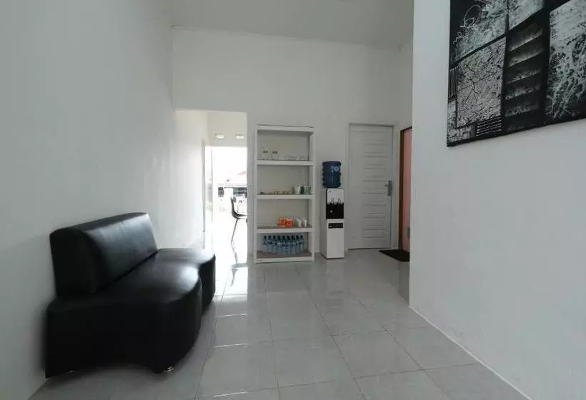 ホテル Oyo 2551 Dewi Residence 2