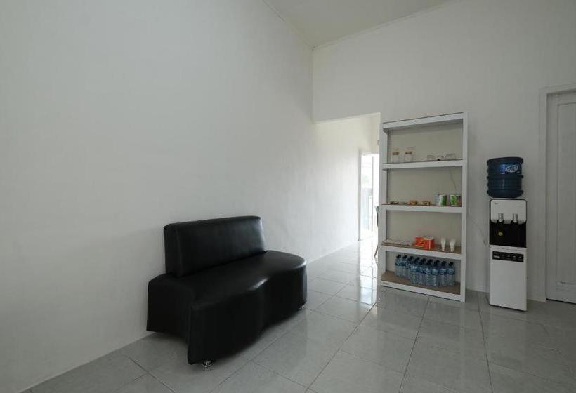فندق Oyo 2551 Dewi Residence 2