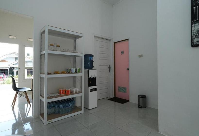 فندق Oyo 2551 Dewi Residence 2