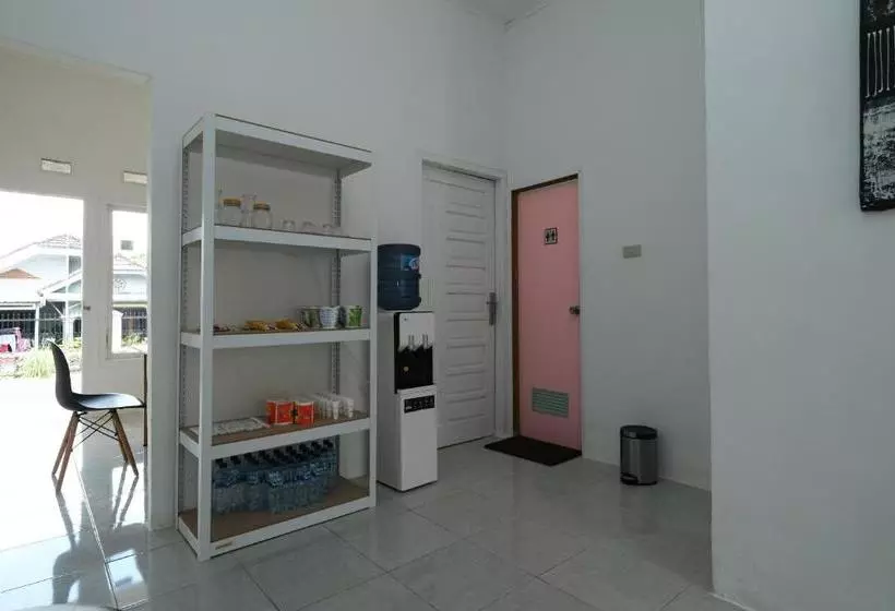 ホテル Oyo 2551 Dewi Residence 2