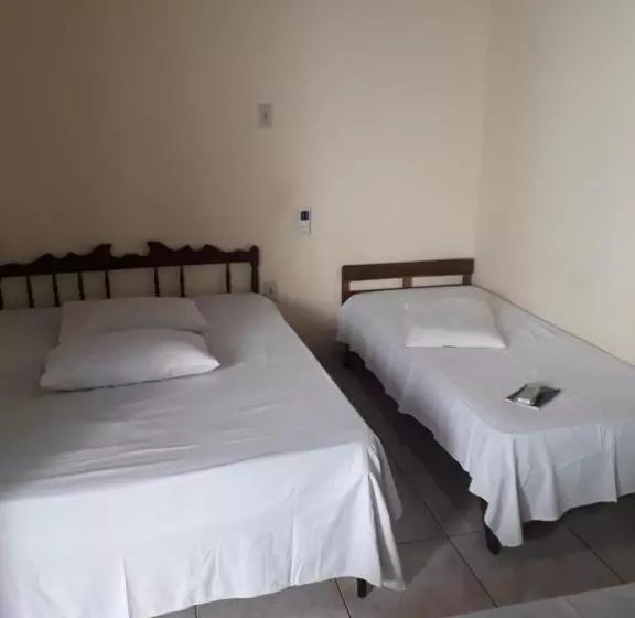 ペンション Pousada Central