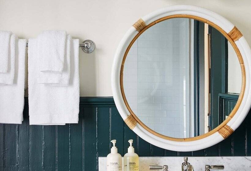 هتل Faraway Nantucket