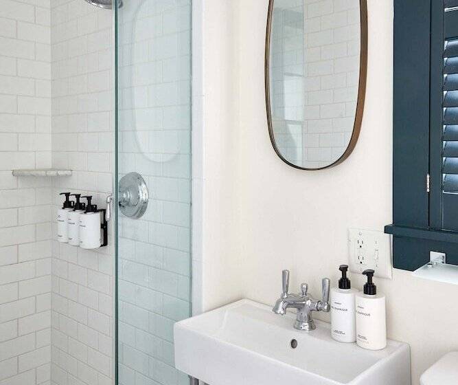 هتل Faraway Nantucket