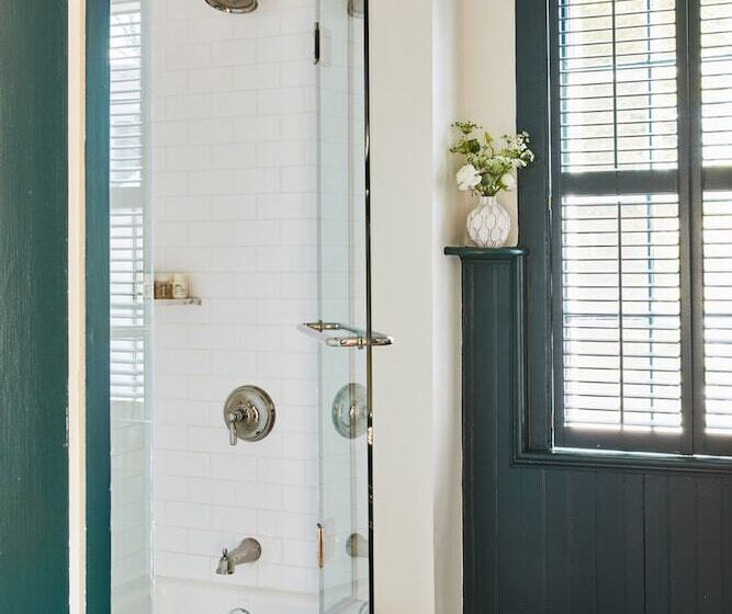 هتل Faraway Nantucket