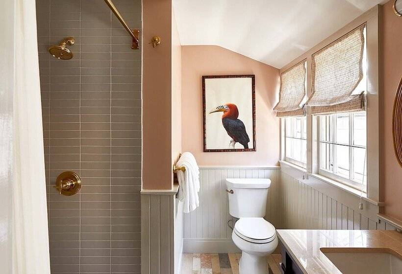 هتل Faraway Nantucket