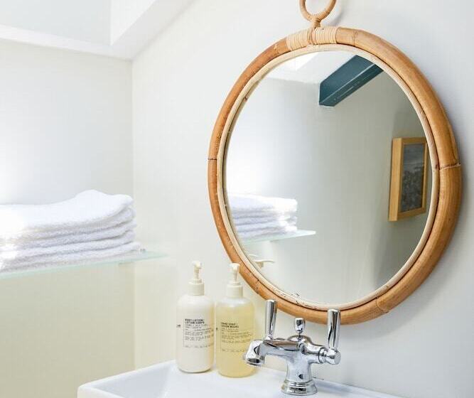 هتل Faraway Nantucket