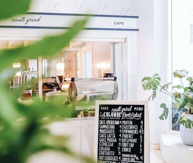 Отель Nautilus Sonesta Miami Beach