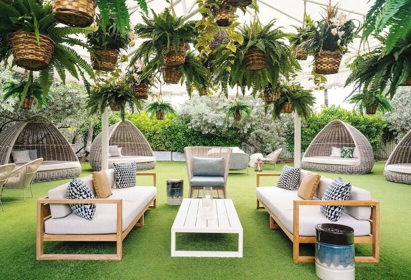 Отель Nautilus Sonesta Miami Beach