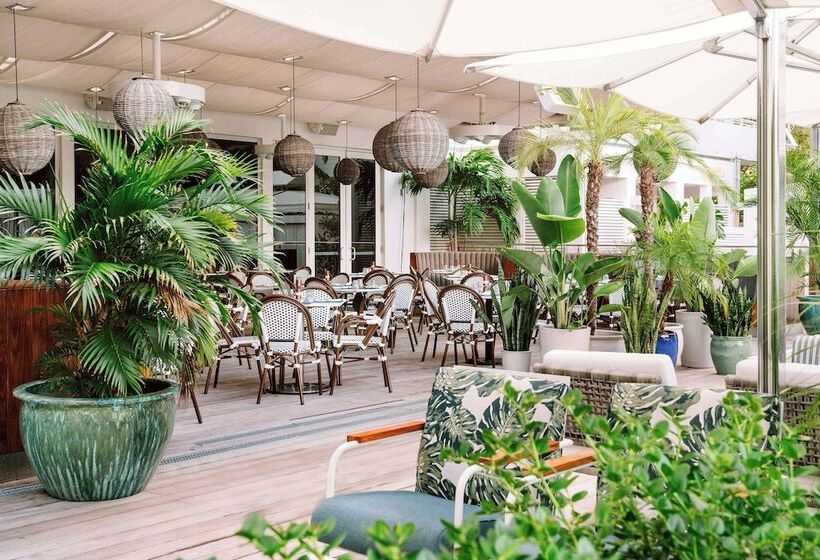 Отель Nautilus Sonesta Miami Beach