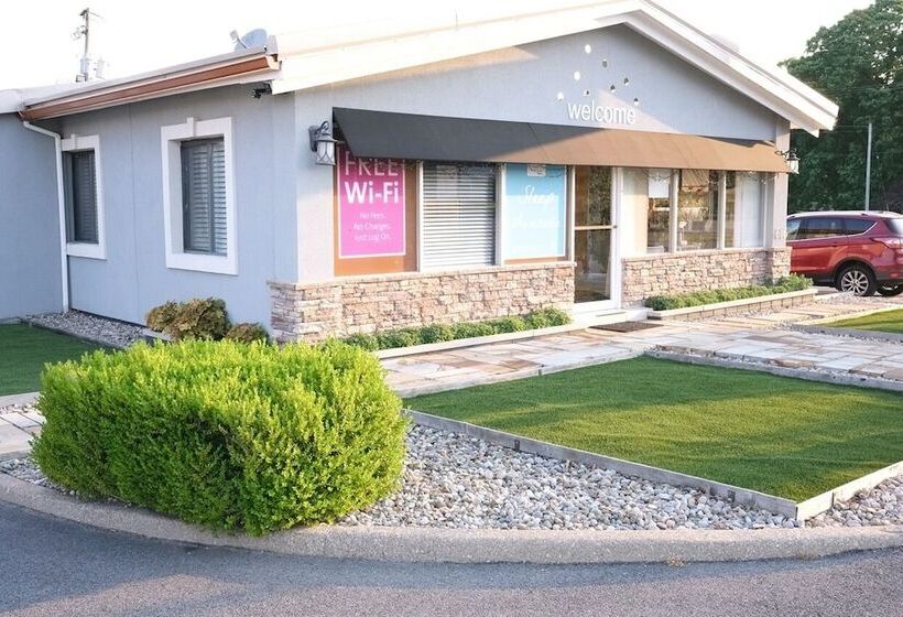 בית מלון כפרי Regency Inn Of Eddyville Kuttawa