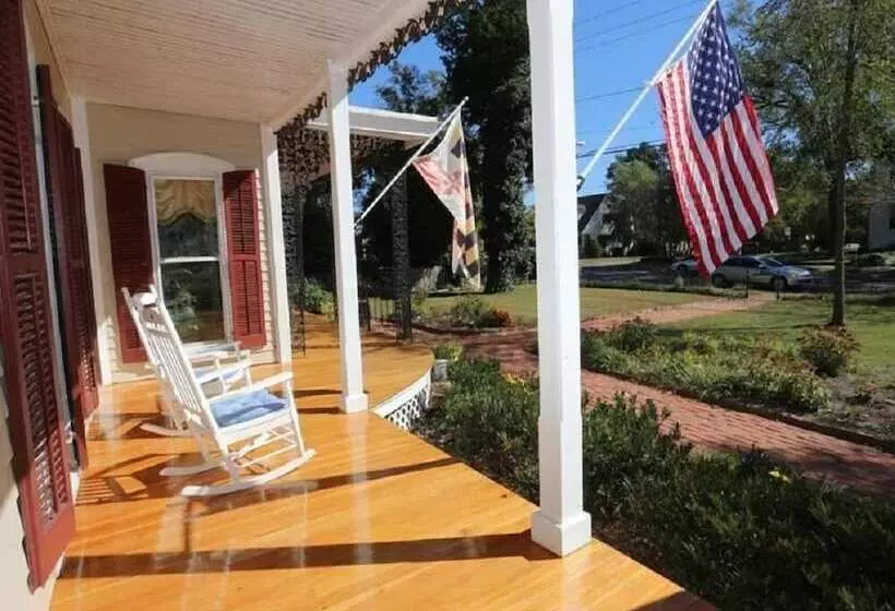 酒店 River House Inn