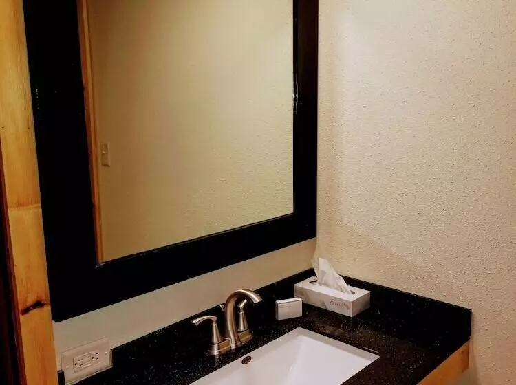 酒店 Round Barn Lodge