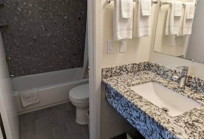 Отель Royal Inn