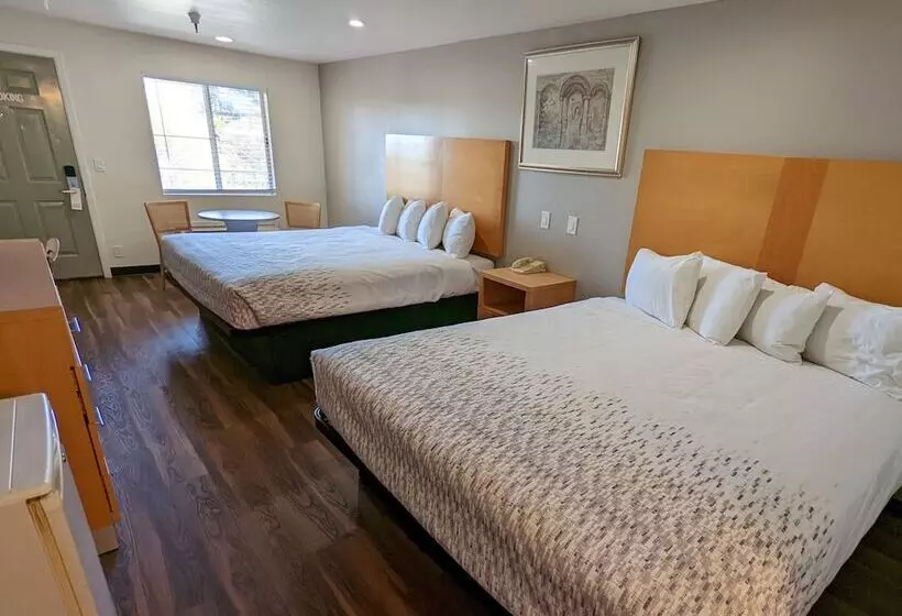 Отель Royal Inn