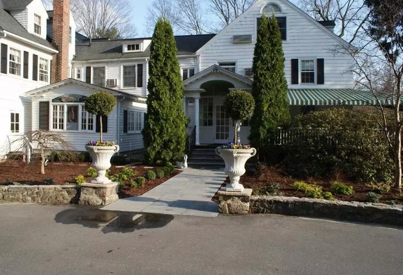 Отель Roger Sherman Inn