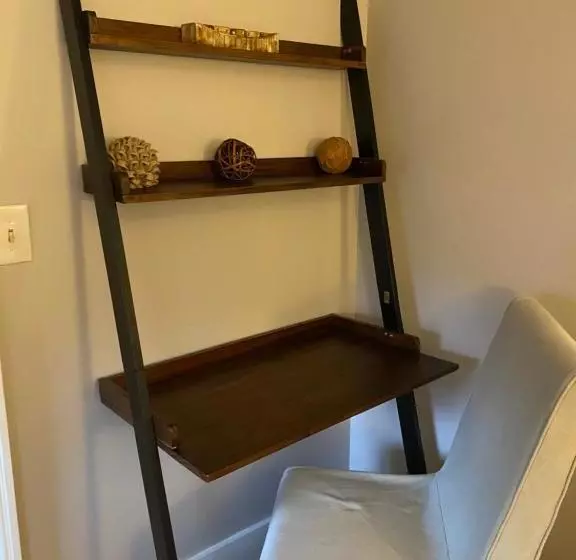 Отель Roger Sherman Inn